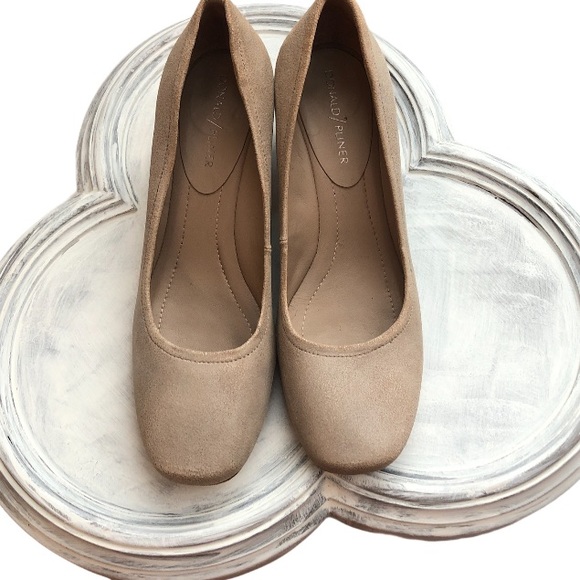 donald pliner camy pump